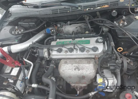 2000 Honda Accord 2.3 Lx из США, поврежденный, VIN 1HGCG6650YA069308